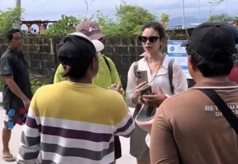 MENOLAK BAYAR : Tiket Rusia bandel tak mau bayar tiket wisata di Nusa Penida, Klungkung, hebohkan warga dan petugas. (Istimewa)