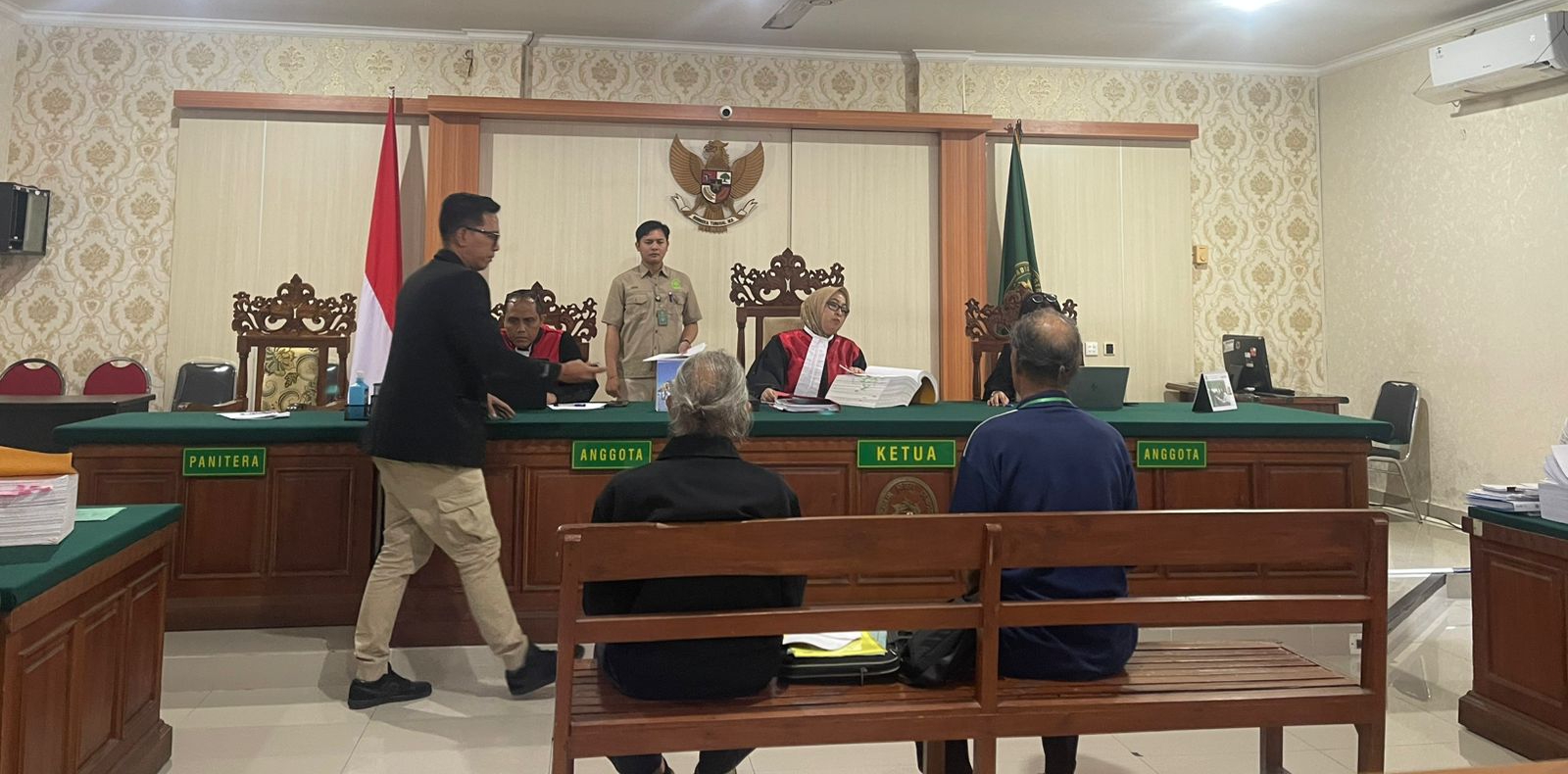 PERIKSA SAKSI: Sidang kasus pemalsuan dokumen sertifikat tanah milik Puri Jambe Suci Denpasar dengan terdakwa Anak Agung Ngurah Oka di PN Denpasar, Selasa (4/2/2025).