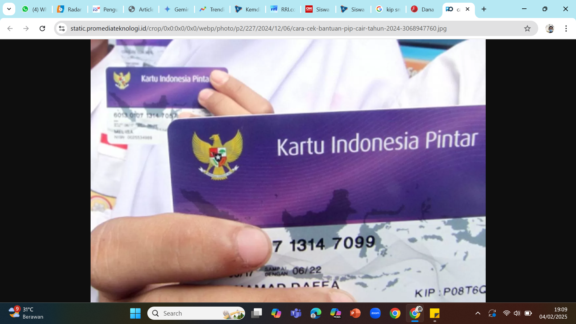GOLDEN TICKET - Siswa SMA/SMK pemilik KIP SMA diprioritaskan untuk kuliah gratis di PTN/PTS dengan KIP Kuliah. Bahkan, biaya pendaftaran PTN/PTS juga dibebaskan.