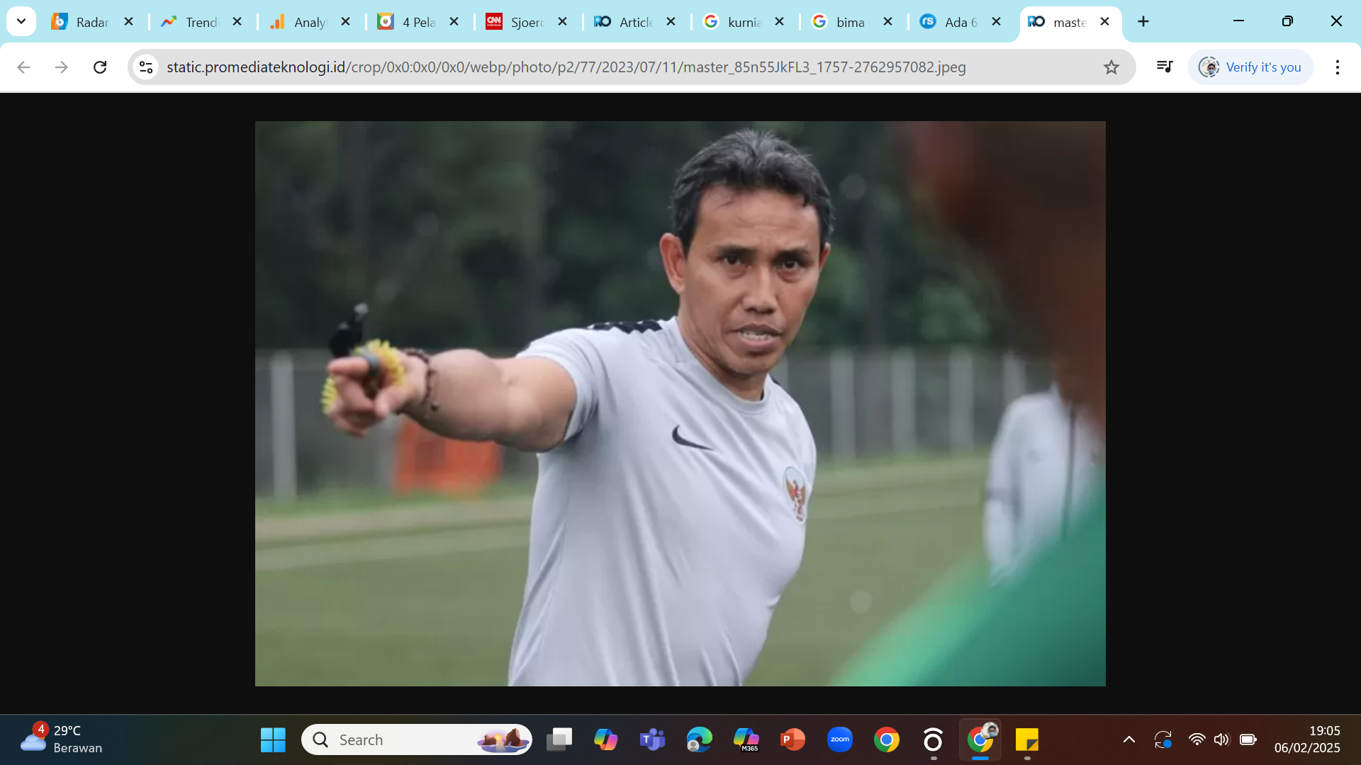 BERPENGALAMAN - Asisten pelatih timnas Bima Sakti Tukiman.