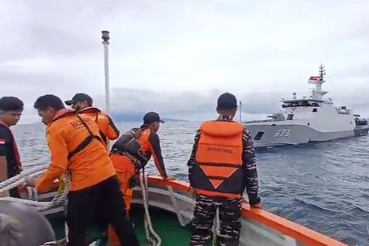NAHAS - Tim SAR gabungan Basarnas-TNI AL-Polri melakukan pencarian korban ledakan kapal Basarnas di Halmahera Selatan Maluku Utara. Tiga personel tim SAR meninggal serta 1 jurnalis Metro TV hilang.