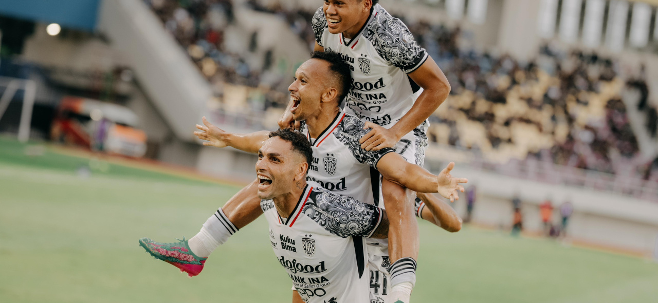 SPEKTAKULER - Irfan Jaya saat merayakan gol ke gawang PSS Sleman. Bali United berpeluang menggusur Persija dan Persebaya yang sedang turun performa dan ditinggalkan pemain-pemain kunci.