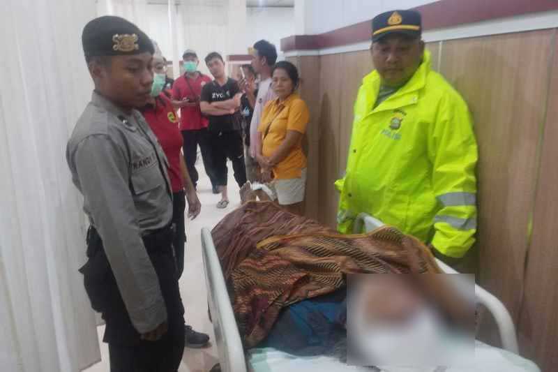PERLU PENANGANAN SERIUS : Korban pohon tumbang di Banjar Dinas Desa, Desa Bungaya, Kecamatan Behandem. (zulfika Rahman/radar bali)