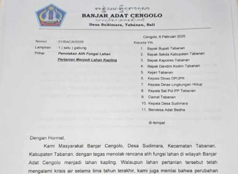 CEGAH ALIH FUNGSI SESUKANYA : Surat kesepakatan bersama krama desa adat Cengolo, Desa Sudimara, Tabanan perihal alih fungsi lahan pertanian. (foto; juliadi/radar bali)