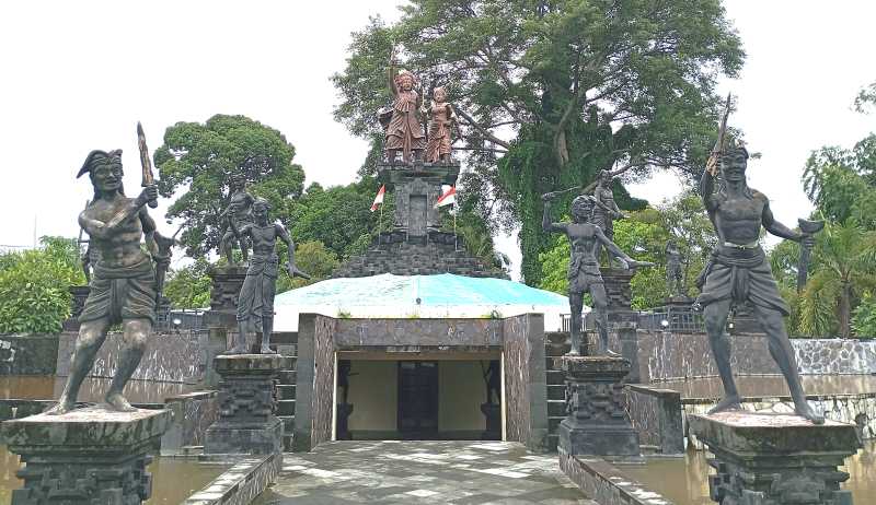 HEROIK: Suasana Monumen Perang Jagaraga yang dapat dijadikan tempat refreshing sekaligus belajar sejarah. Sayangnya masih sedikit pengunjung. (francelino junior/radar bali)