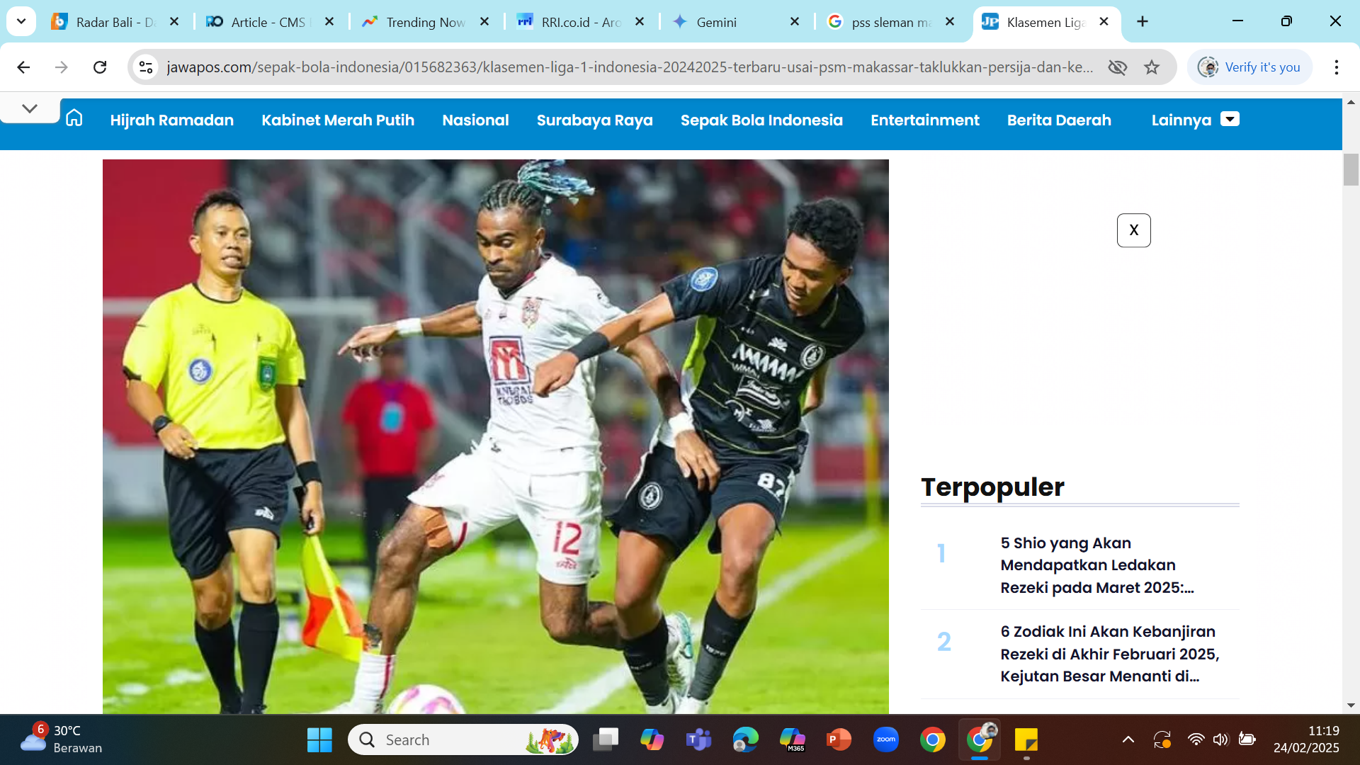 Aksi pemain Malut United saat mengalahkan PSS di Ternate.