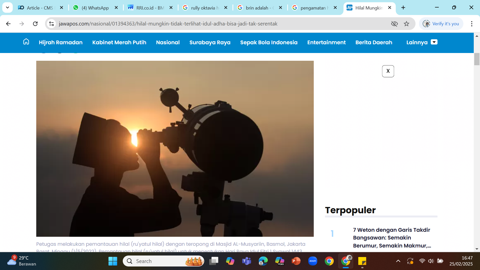 Ilustrasi - Pengamatan hilal yang menjadi penanda awal puasa Ramadan, Idul Fitri, Idul Adha, dan Dzulhijjah (bulan haji).