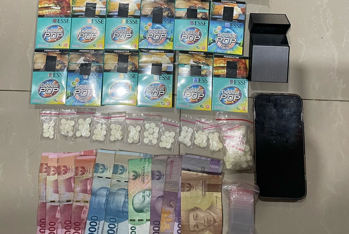 PIL PUTIH: Barang bukti pil koplo atau pil setan yang berhasil disita oleh Krimsus Polda Bali