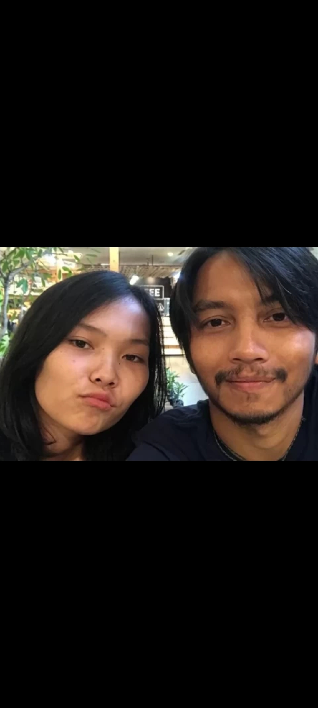 Fiersa Besari bersama sang istri Aqia Nurfadla