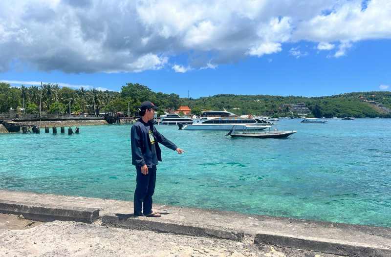 DI SINI KEJADIANNYA : Lokasi kejadian bule Rusia nyemplung di Pelabuhan Banjar Nyuh, Nusa Penida.( Foto: Humas Polres Klungkung)