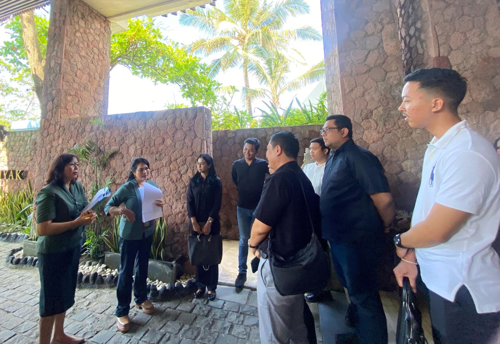 BUKAN SIDAK: Suasana sidang setempat di hotel Grand Seminyak terkait kewajiban bayar