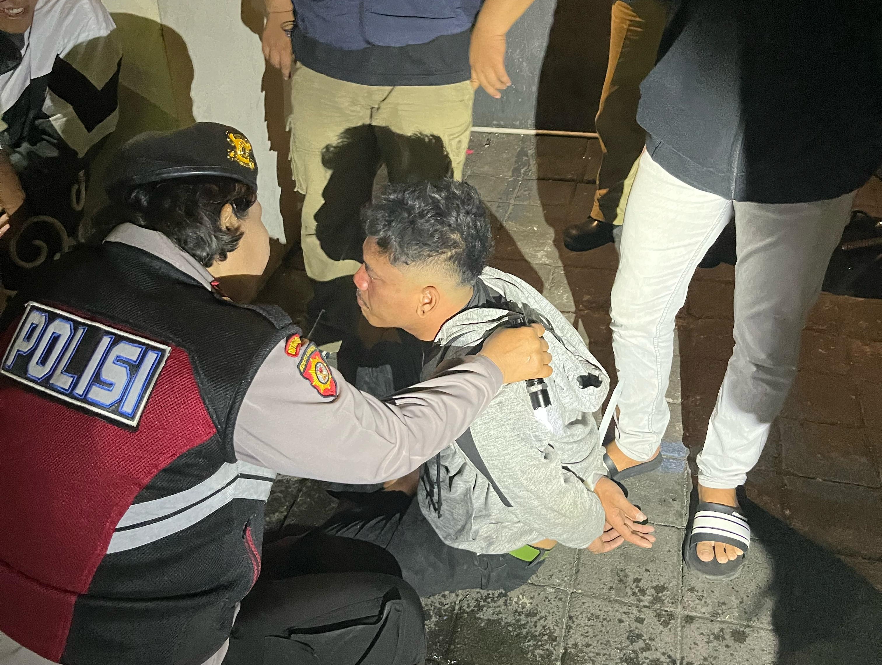 NEKAT: Seorang dari dua pelaku bobol toko Bali Print Imam Bonjol Denpasar dibekuk