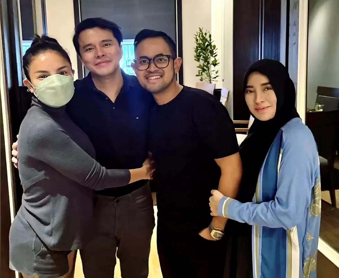 Nikita Mirzani dan para sahabatnya