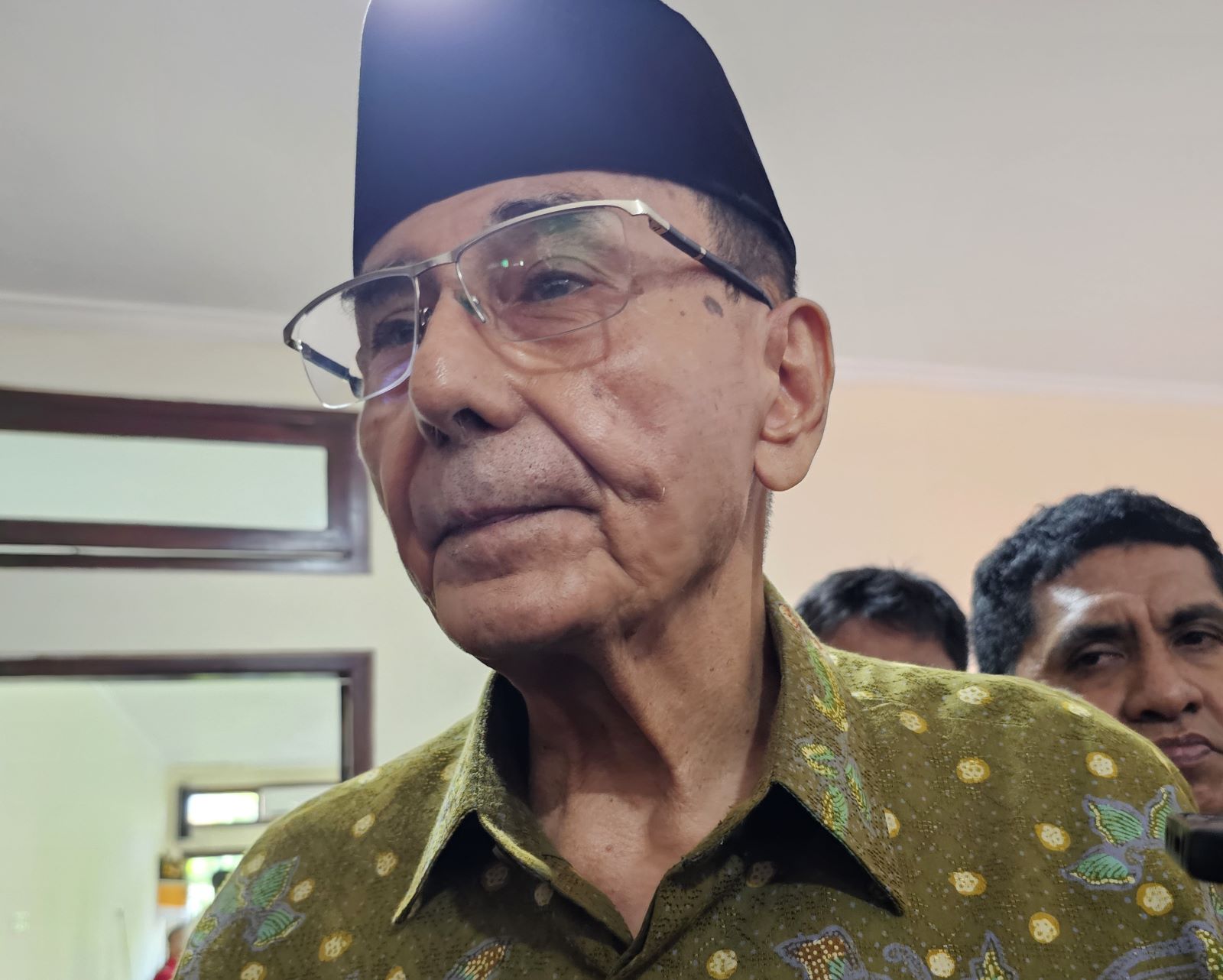 LINDUNGI: Ketua BK DPD RI Ismeth Abdullah memimpin rombongan anggota BK RI meminta klarifikasi anggota DPD RI perwakilan Bali Ni Luh Djelantik