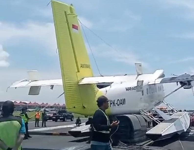 LEGA: Pesawat capung jenis Airfast yang sempat ngadat di bandara internasional Ngurah Rai akhirnya dapat dipinggirkan dan penerbangan kembali dibuka untuk umum.