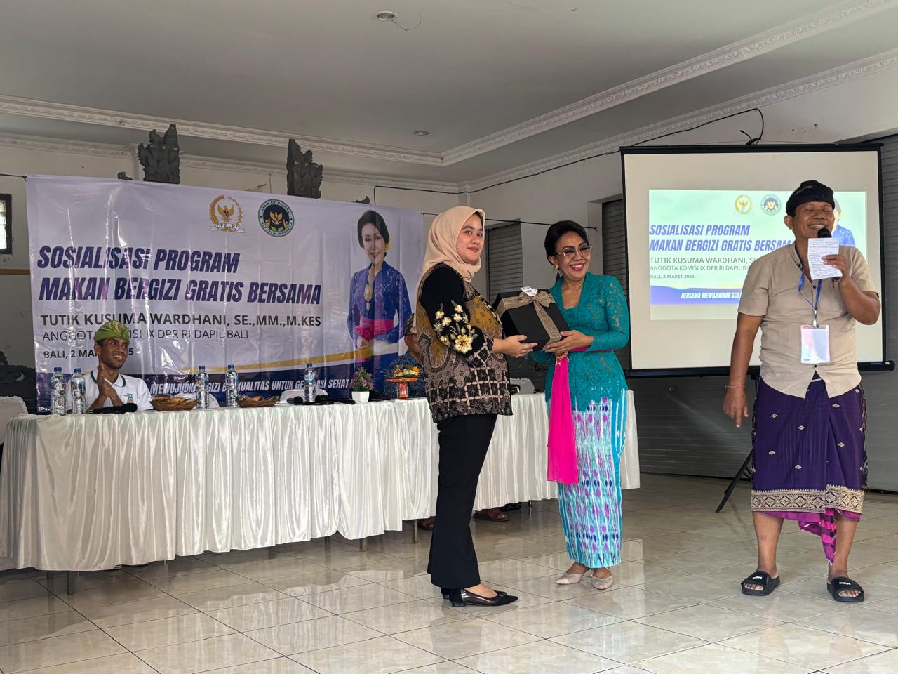 TURBA: Anggota DPR RI Dapil Bali Tutik Kusuma Wardhani saat sosialisasi Makan Bergizi Gratis