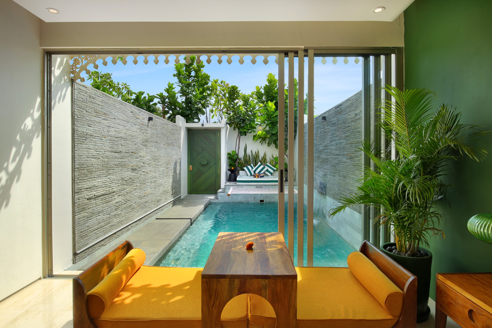 FASILITAS PREMIUM: Setiap Villa di Monolocale dilengkapi dengan private pool serta fasilitas bintang lima yang memanjakan tamu. (inivie hospitality for radar bali)