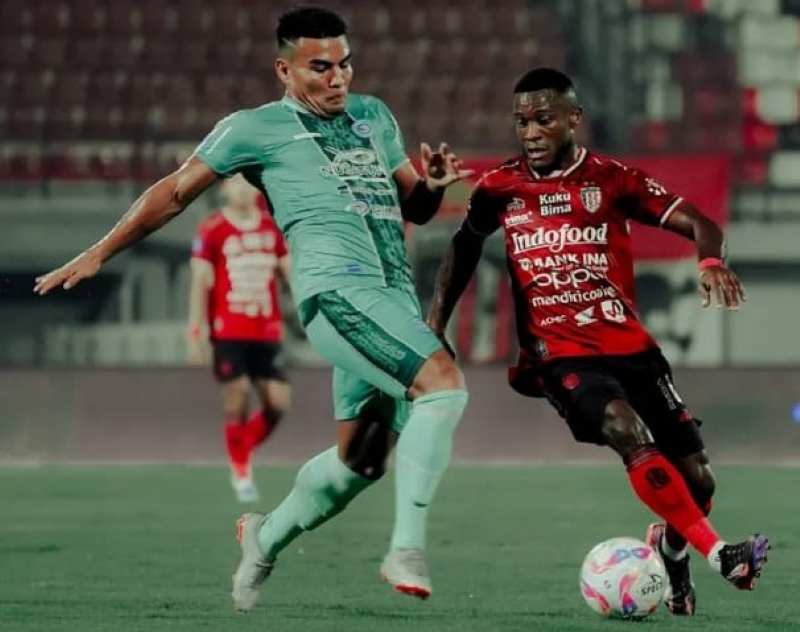 DAPAT PERLAWANAN GANAS : Bali United gagal memaksimalkan peluang saat menjamu PSBS Biak. (media Bali United)