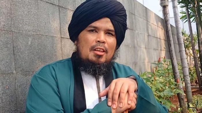 Ustadz Derry Sulaiman mualafkan Bobon Santoso