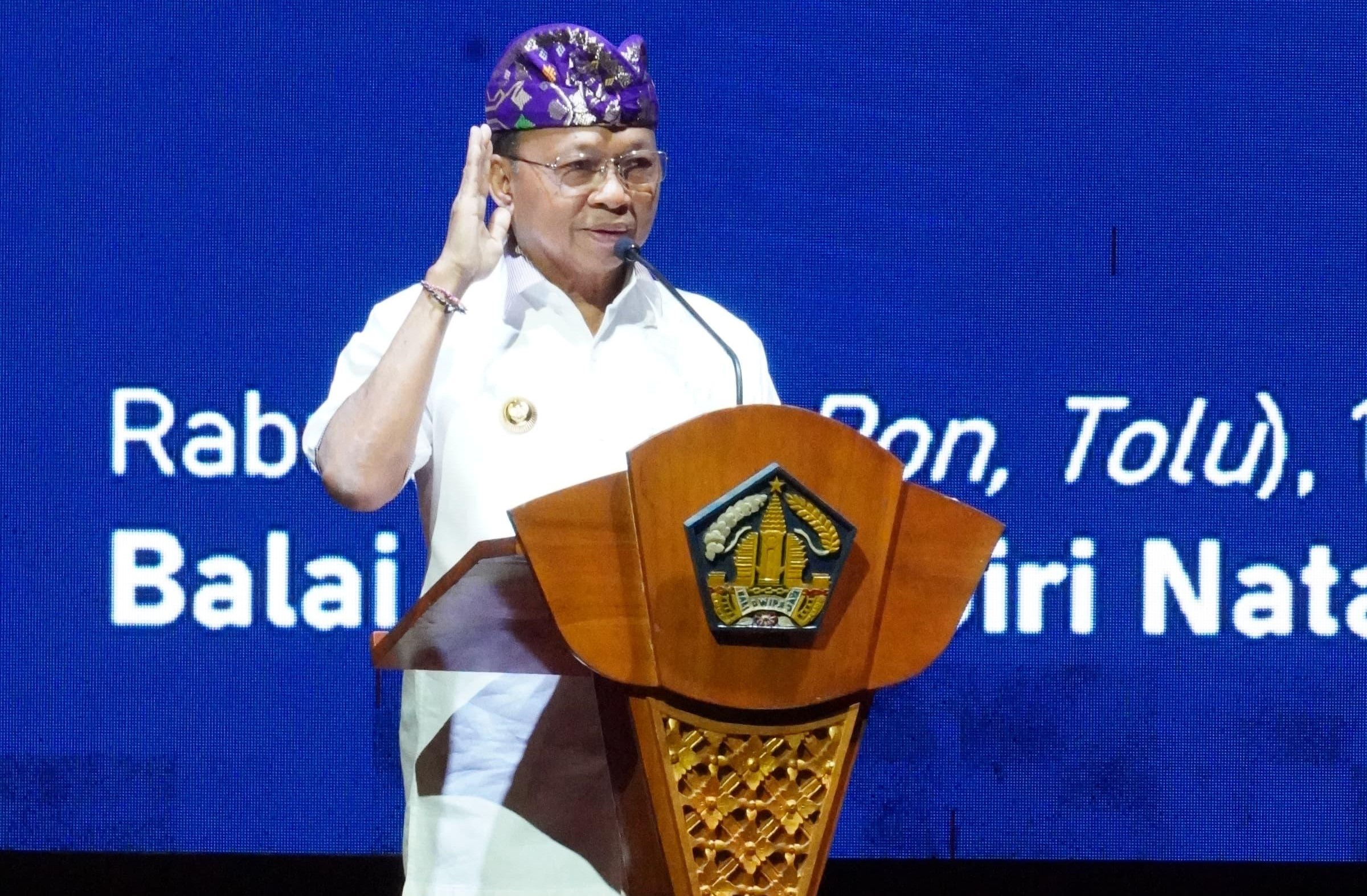 Gubernur Bali Wayan Koster saat sambutan pada  Rakor Pemerintahan di Puspem Badung, 12 Maret 2025