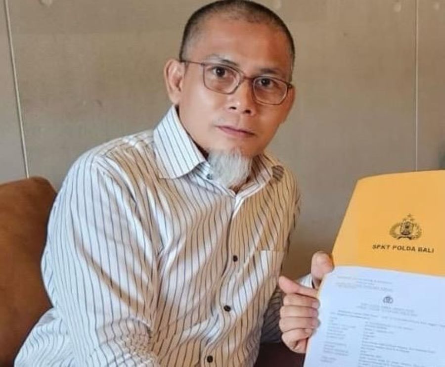 BABAK BARU: Advokat Zulfikar Ramly saat melaporkan kasus ujaran kebencian senator Arya Wedakarna di Polda Bali beberapa waktyu lalu.