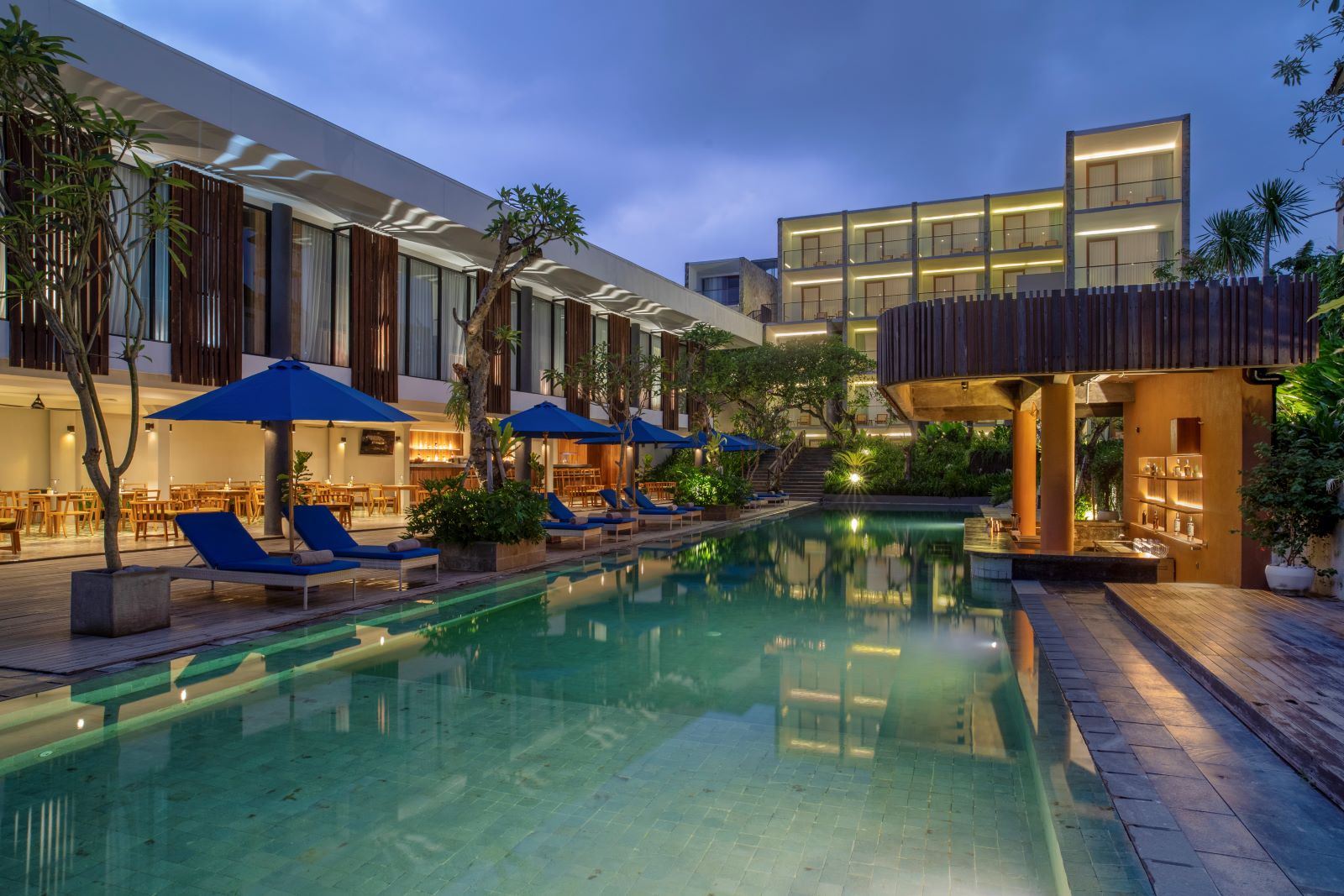 HOTEL PILIHAN: Dialoogs Hotel Seminyak yang baru dibuka untuk umum di kampung turis Seminyak Kuta Utara Bali.