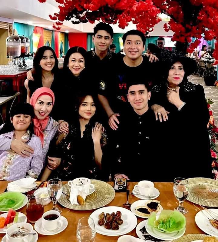 Fuji digandeng Verrel bertemu keluarga besarnya