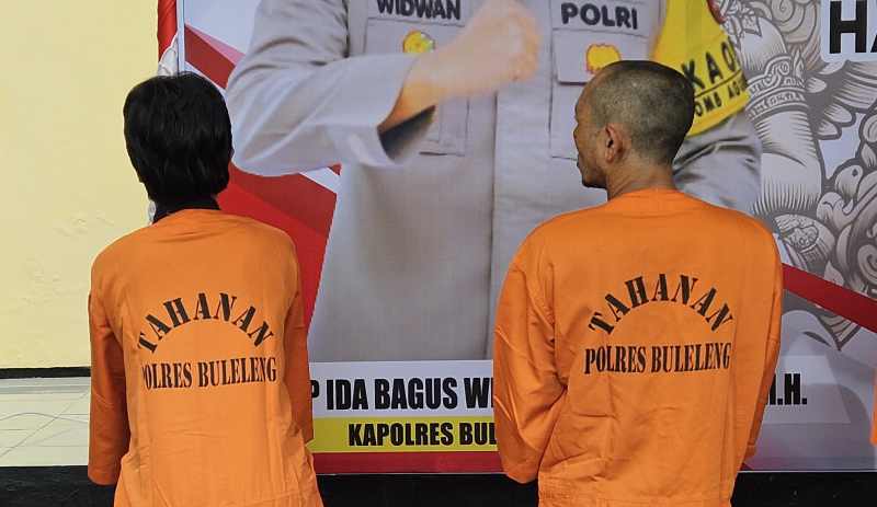 AKHIRNYA TERTANGKAP : Tersangka Unyil (gundul) yang terkenal licin, akhirnya ditangkap polisi. Ia menjadi TO polisi sejak 2014 lalu.(francelino junior)