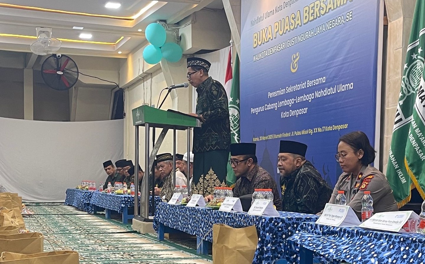 KERAMAT: CEO PT Findest Cepat Sembuh H. Gunadi Wahono saat menyampaikan kata sambutan di Bukber bareng Wali Kota dan peresmian Sekber PCNU Kota Denpasar, Kamis 20 Maret 2025.