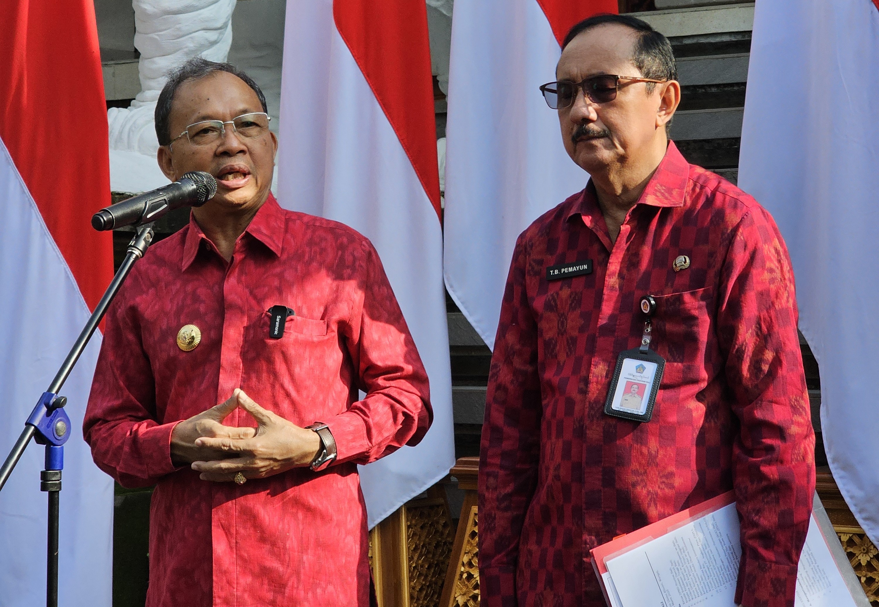 ATUR PWA: Gubernur Bali Wayan Koster mengumumkan SE Nomor 7/ 2025 tentang Tatanan Baru Bagi Wisatawan Asing Berada di Bali di Gedung Jayasabha, Senin (24/3/2025)