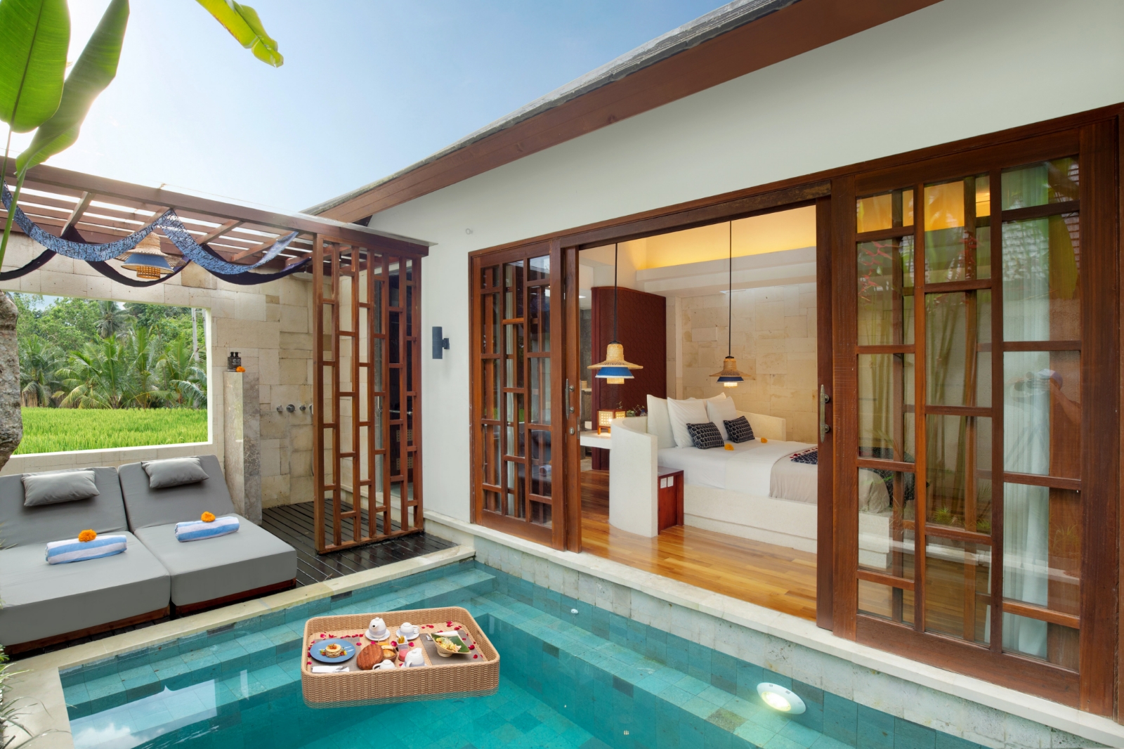 PEMANDANGAN SAWAH: Tipe Grand One Bedroom Rice Field View Villa di Asvara Villa Ubud. (Ini Vie Hospitality for Radar Bali)