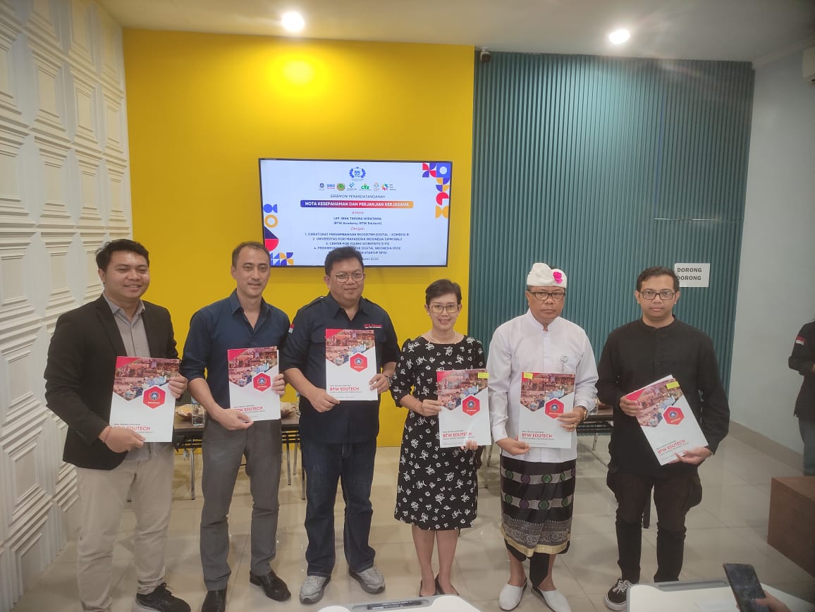 NOTA KESEPAHAMAN: Foto bersama sejumlah pihak usai tanda tangan MoU di Denpasar (27/3/2025). (Marsellus Pampur/Radar Bali)
