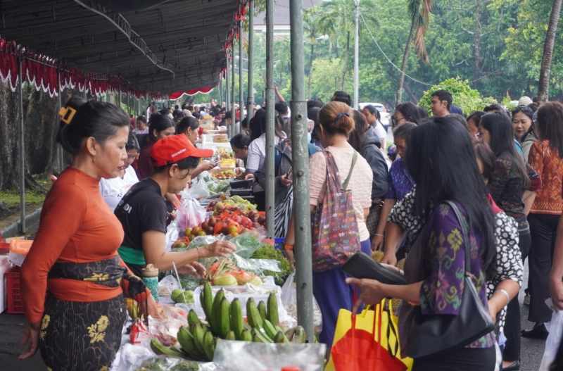 PASAR MURAH: Pasar murah digelar di Renon, Denpasar . (Foto Humas BI Provinsi Bali)