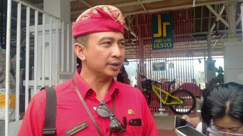 BEBERKAN KONDISI TERKINI : Kepala Dinas PUPRPKP Tabanan I Made Dedy Darmasaputra. (juliadi/radar bali)