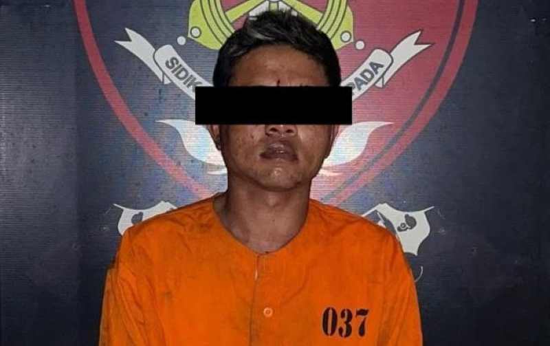 DITANGKAP : Lelaki asal Sumenep, berinisial IH, ini akhirnya harus berbaju tahanan Polsek Kuta Selatan usai melakukan aksi curanmor. (istimewa)