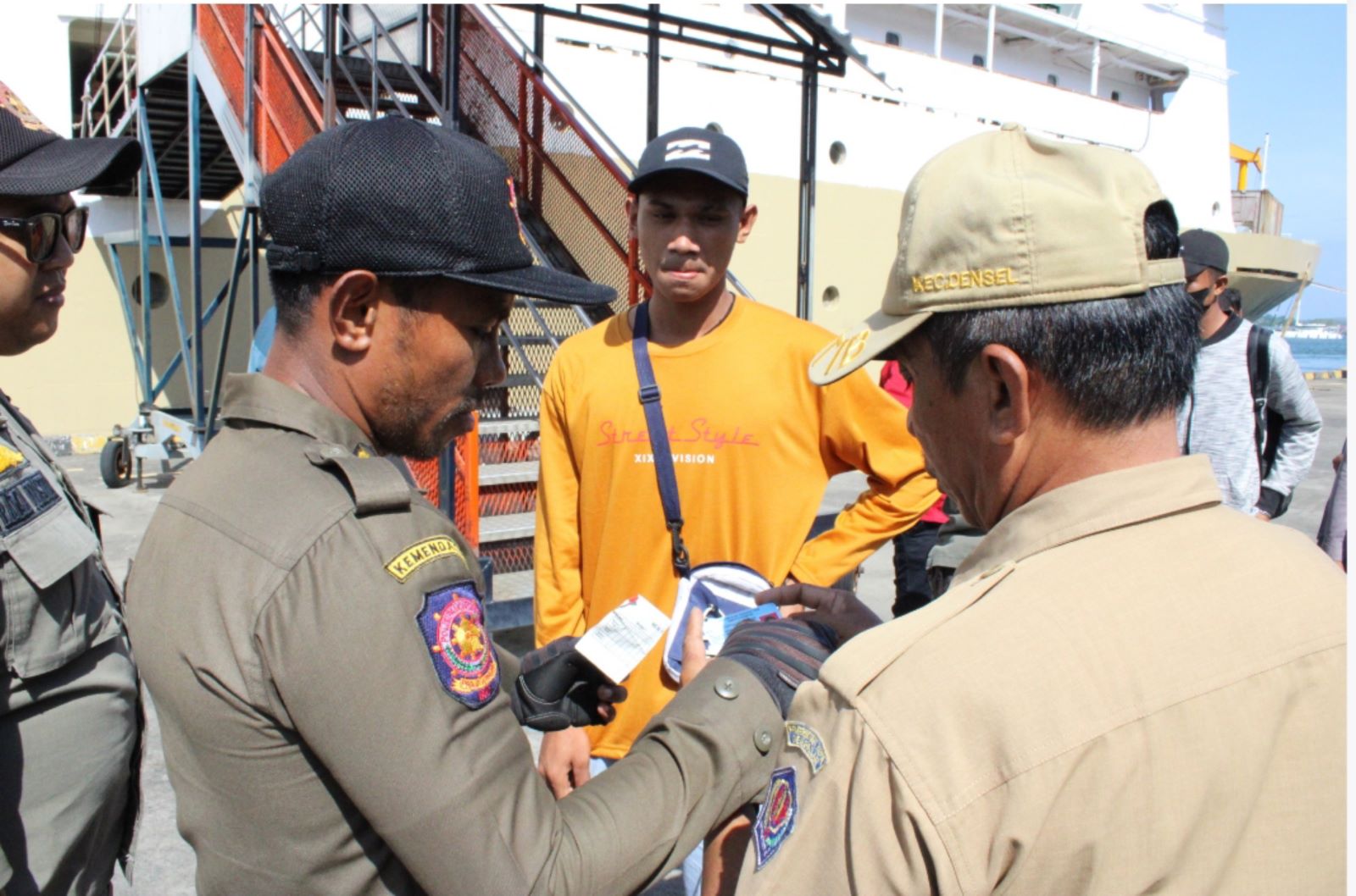 PENGAWASAN: Sidak duktang di Pelabuahn Benoa Denpasdar Selatan   oleh Dukcapil Dps.jpg-1