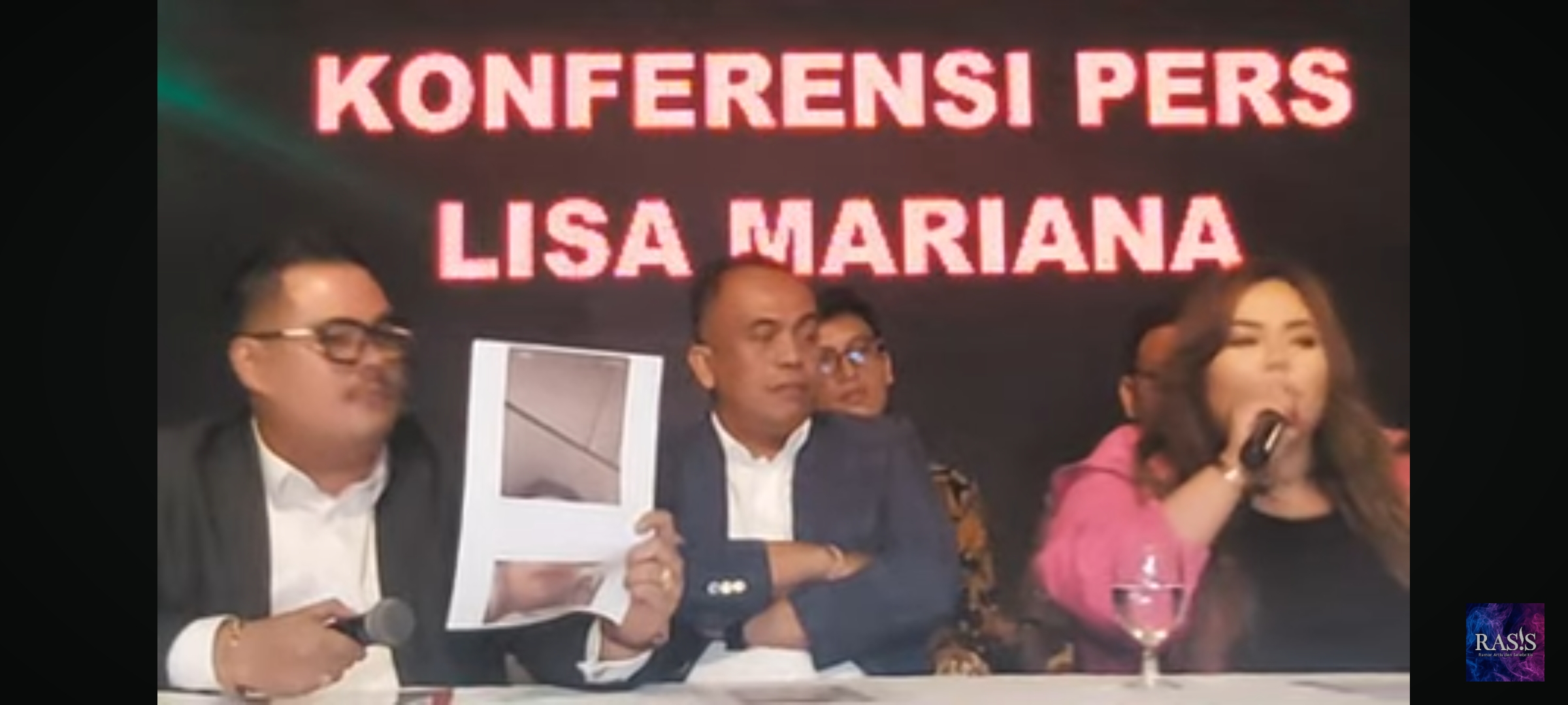 Lisa Mariana dan kuasa hukumnya siap menuntut Ridwan Kamil