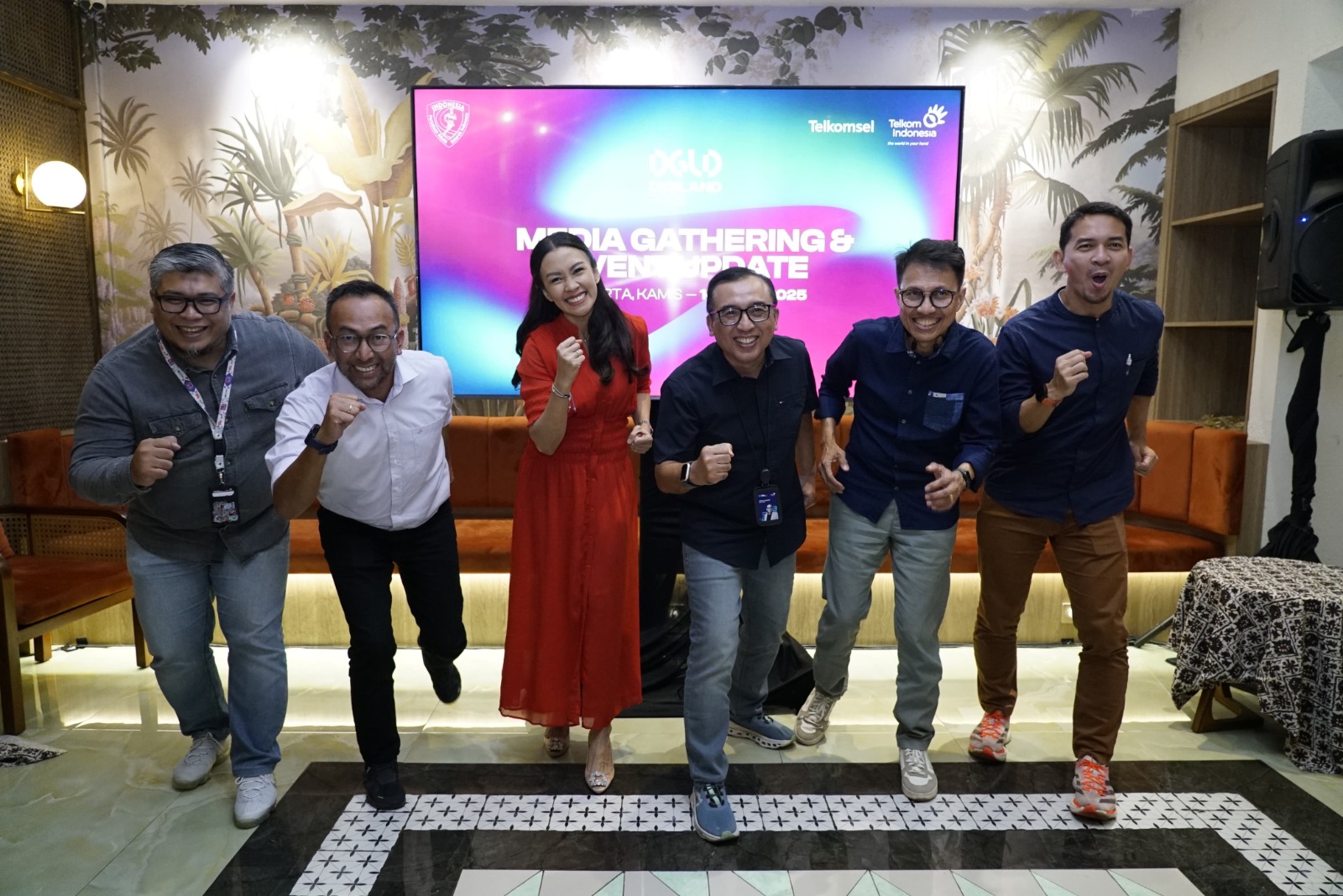 Dari kiri, ari Kiri ke Kanan) Ketua Pelaksana Digiland 2025 Averyadi Setiawan, VP Brand & Marketing Communication Telkomsel Abdullah Fahmi, Penggiat Olahraga Lari Melanie Putria, dan Andri Herawan