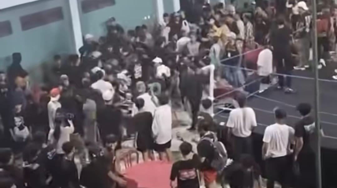 RICUH: Suporter Baku Hantam di GOR Bina Raga, Dalung, Kuta Utara, Kabupaten Badung, 12 April 2024.