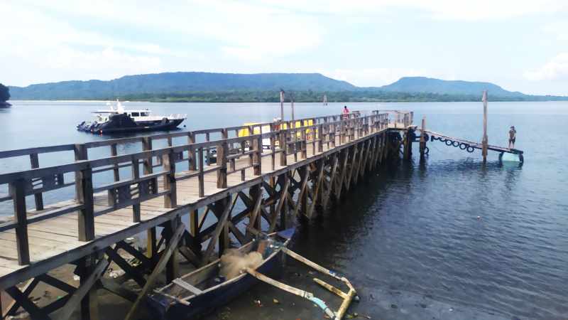 DINILAI MASIH KEKECILAN : Dermaga Teluk Gilimanuk yang disiapkan untuk paket wisata 3B. (foto.m.basir/radar bali)