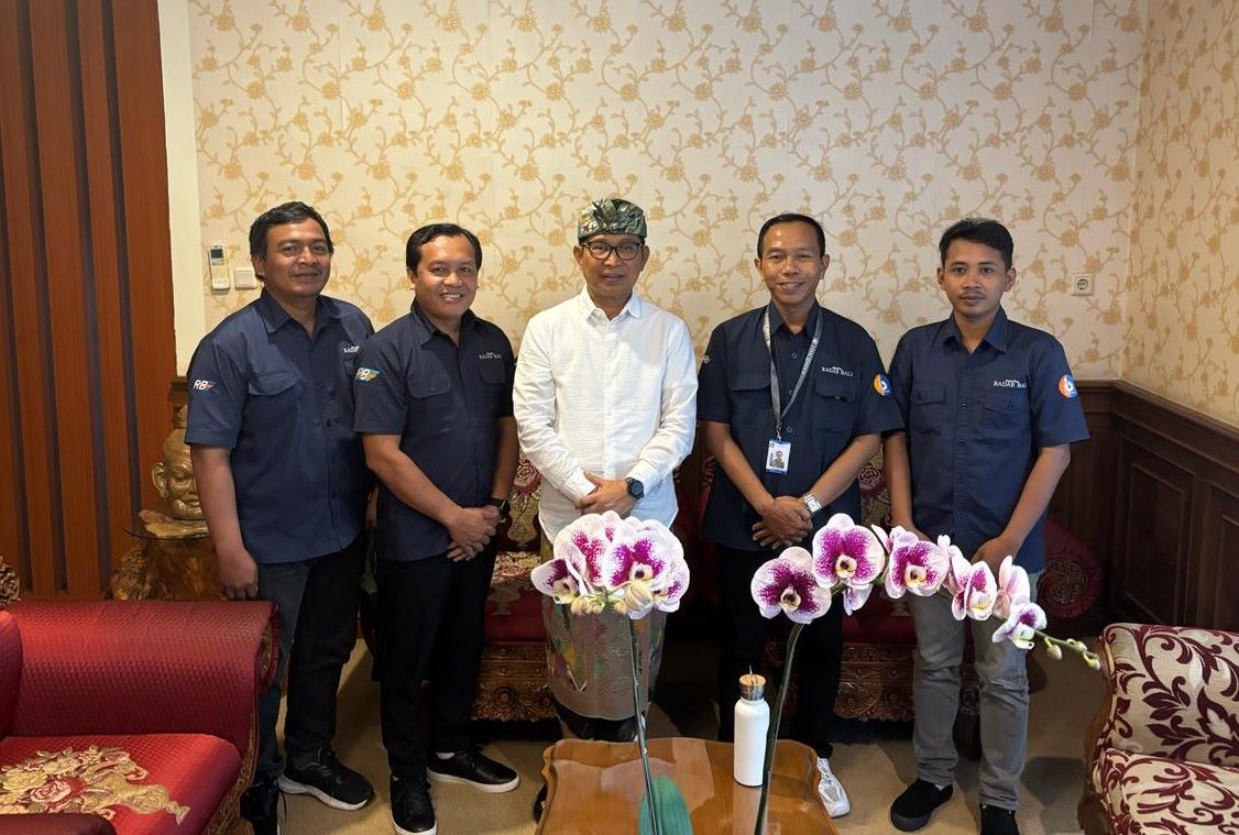 DUKUNGAN PENUH: Tim DBL Bali Series 2025 foto bersama Bupati Badung I Wayan Adi Arnawa di RJ Kwanji, Senin, 14 April 2025.