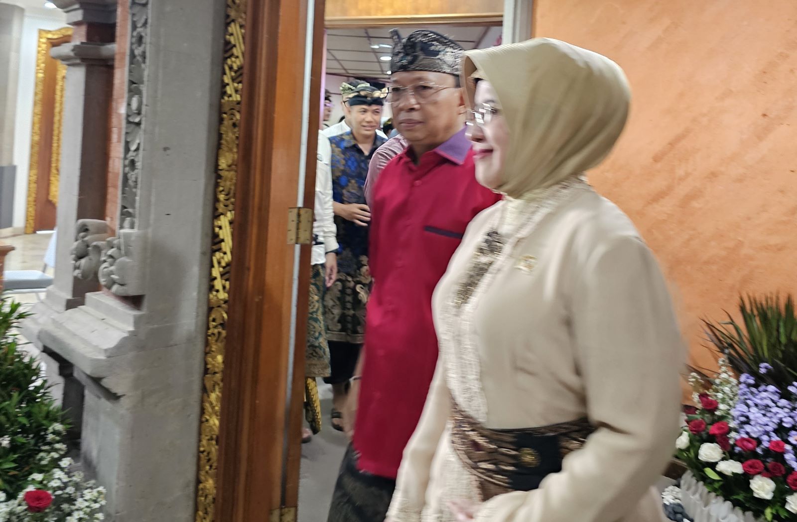 BUKA DATA: Gubernur Bali Wayan Koster didampingi Kepala BPS Amalia Adininggar Widyasanti usai acara pengukuhan Kepala BPS Bali oleh Gubernur Bali di Wiswa Sabha Utama