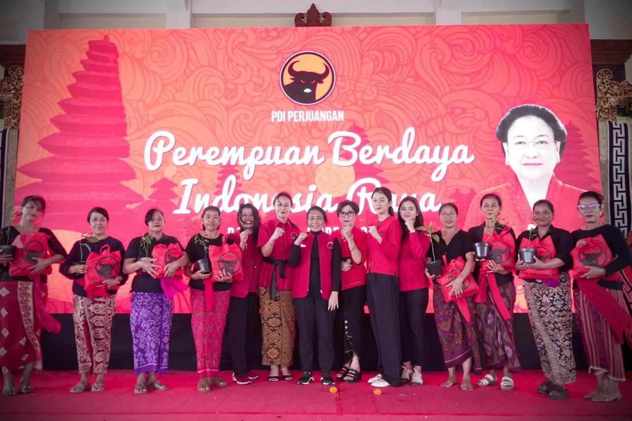 Tim DPC PDI Perjuangan Badung dikoordinir oleh Ibu Putu Yunita Oktarini.