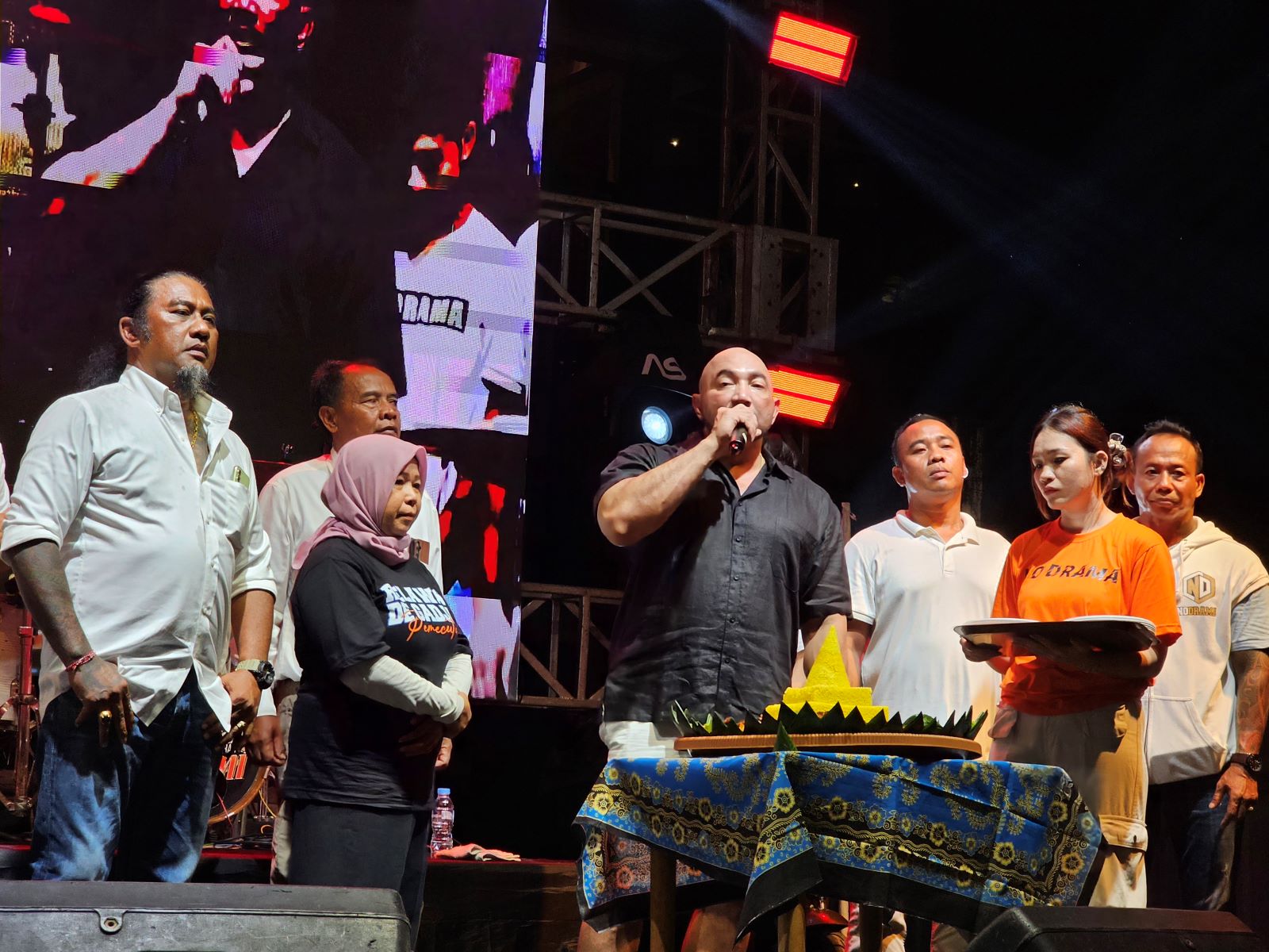 MISI SOSIAL: Ketua DPD Gerindra Bali Dewan Pembina Relawan De Gadjah RDG Made Muliawan Arya resmikan De Gadjah Center (20/4/2025) malam