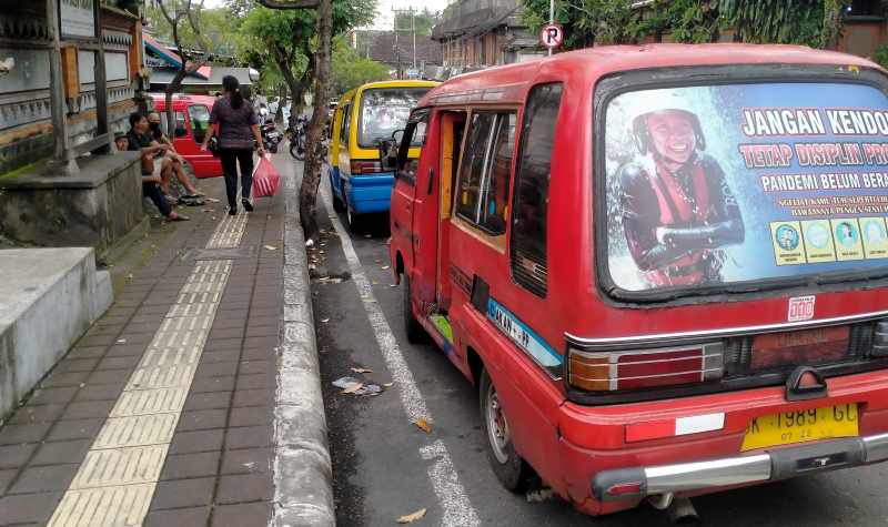 SUDAH ADA PEMENANG TENDER : Layananan angkutan trans siswa yang bakal beroperasi di Tabanan. (foto: juliadi/radra bali)