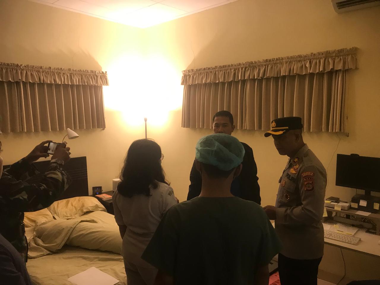TULIS PESAN: Bule asal Amerika Serikat  yang gantung diri di kamar tempat menginapnya