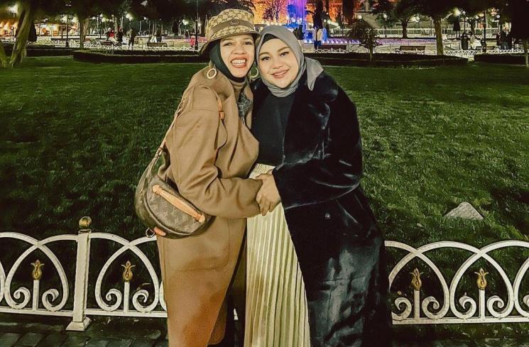 Lenggogeni Faruk dan Aurel Hermansyah