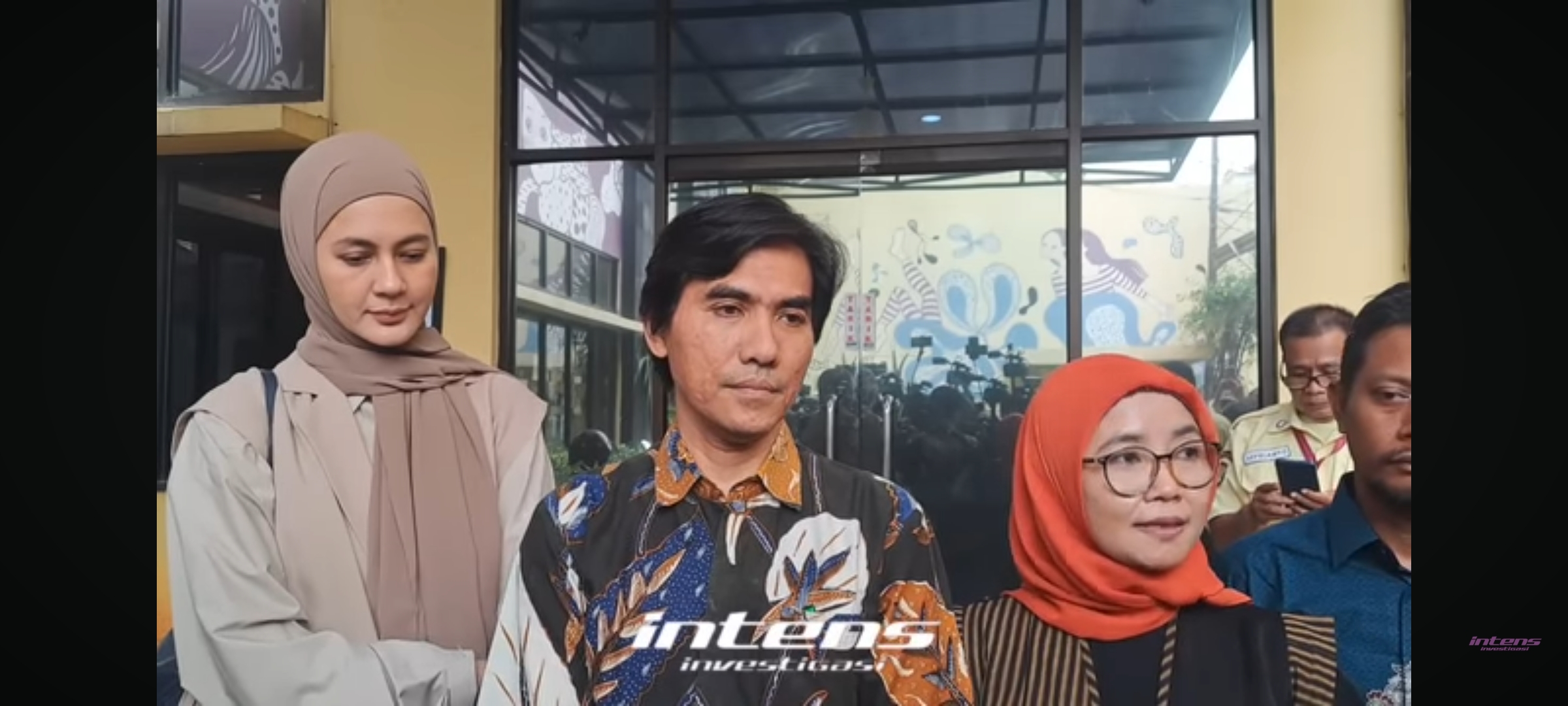 Paula Verhoeven bersama tim kuasa hukumnya mengadu ke Komnas Perempuan