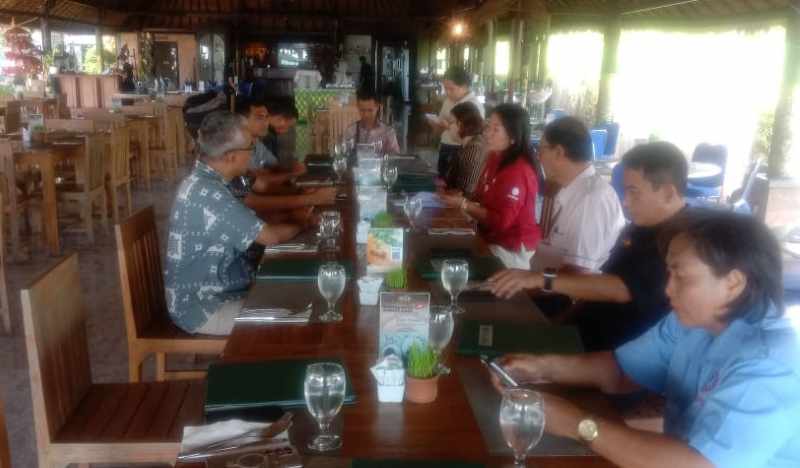 MOMEN HARI BURUH: Pemantauan ke sejumlah perusahaan di Buleleng dalam rangka May Day. Serikat pekerja ingin buruh dapat upah layak. (istimewa)