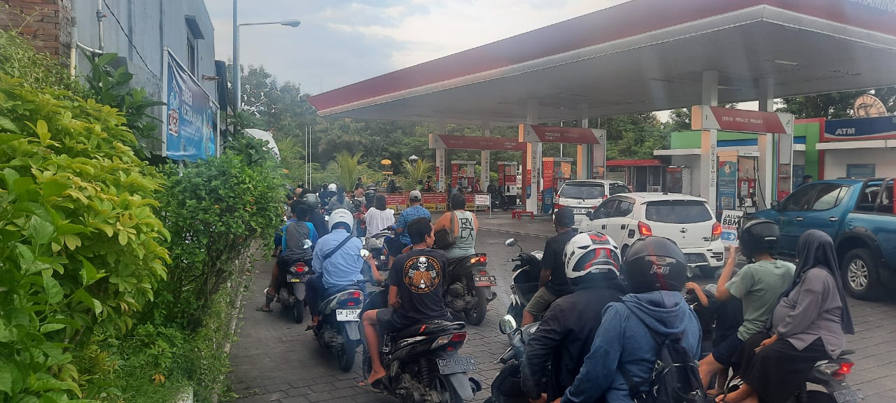 TEPIS ISU: Sebagian besar SPBU di Bali tetap buka beroperasi normal saat Bali Blackout, Jumat 2 Mei 2025